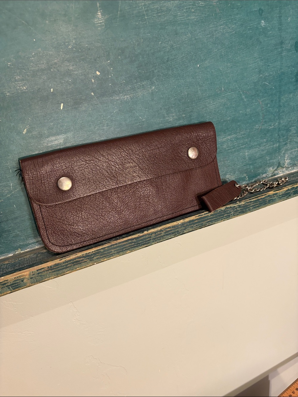 Men's Brown Leather Chain Wallet with Snap Closure